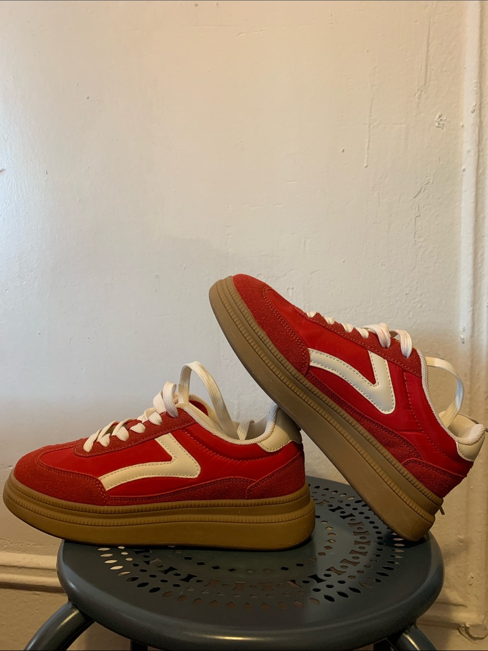 Steve Madden Women’s Red Low-Top Sneakers Size 5